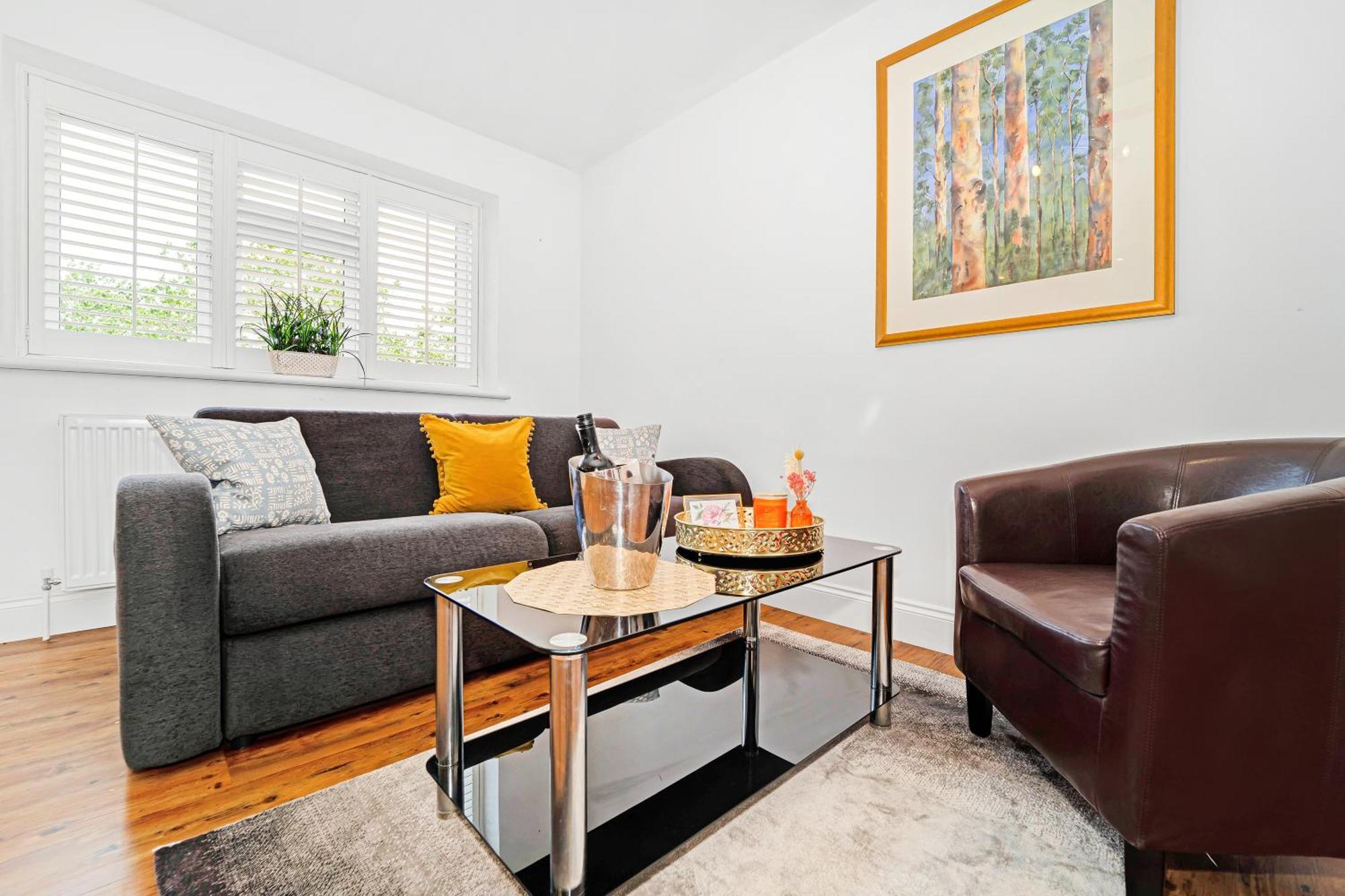 Kempton Park Views -Two Double Bedroom Luxury Apartments Sunbury-on-Thames Exteriér fotografie